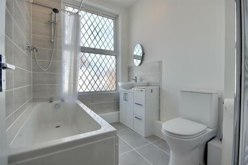 Improved Private House In Central Location Portsmouth Kültér fotó
